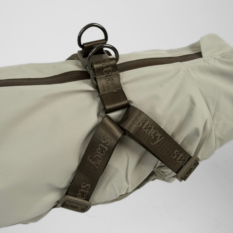 Close-up of the harness straps and D-ring on the nature beige rain coat